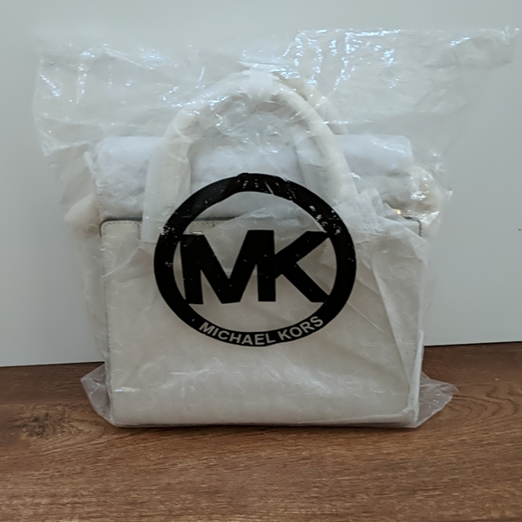 Michael Kors Quinn Small Satchel - Picture 6 of 6